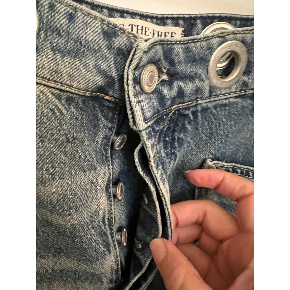 Wide-Leg Denim Jeans in Distressed Blue - Picture 7 of 10
